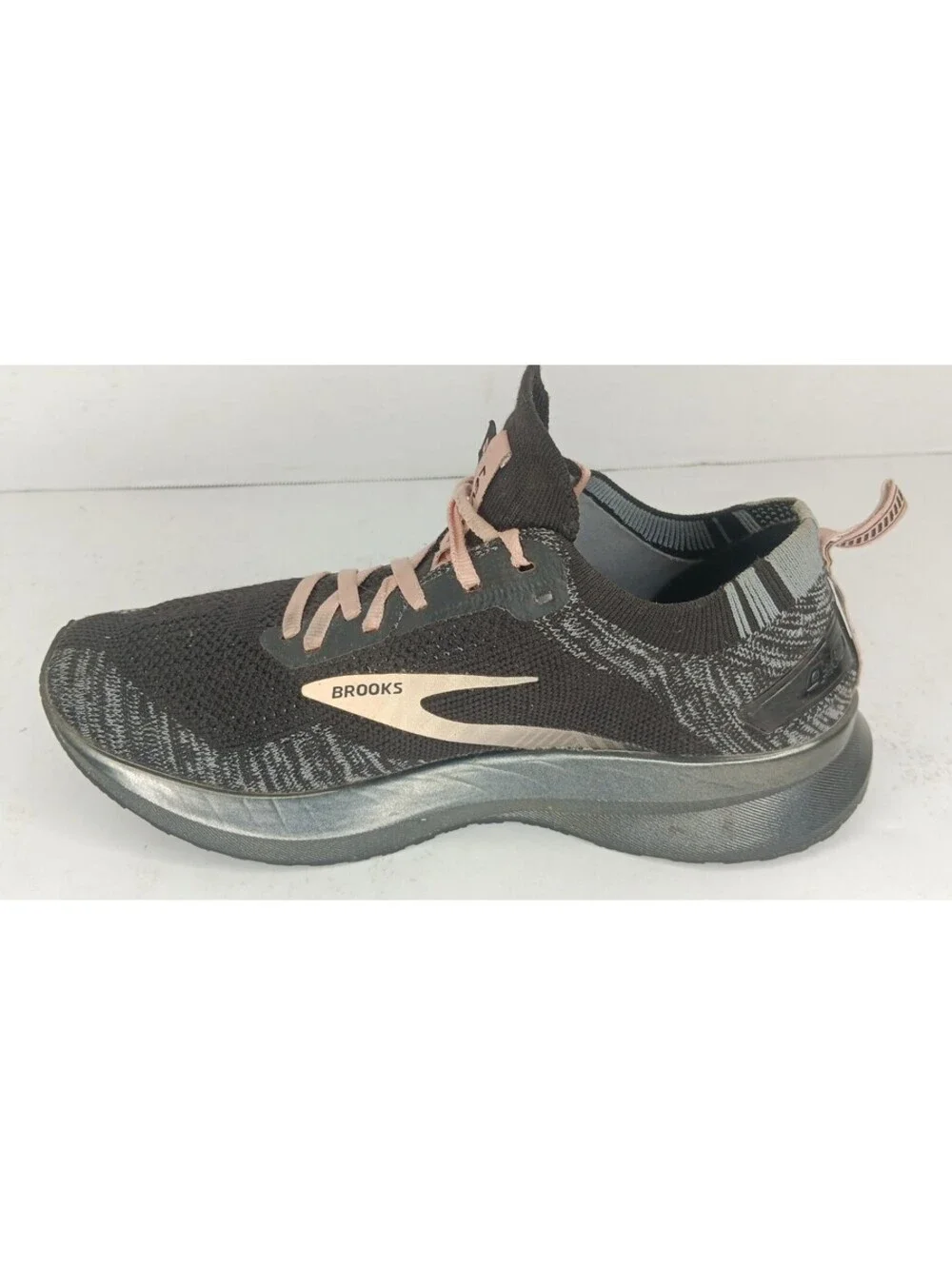 Brooks Levitate 4 Running Shoes Womens 8.5 Black Rose Gold DNA AMP 1203351B041